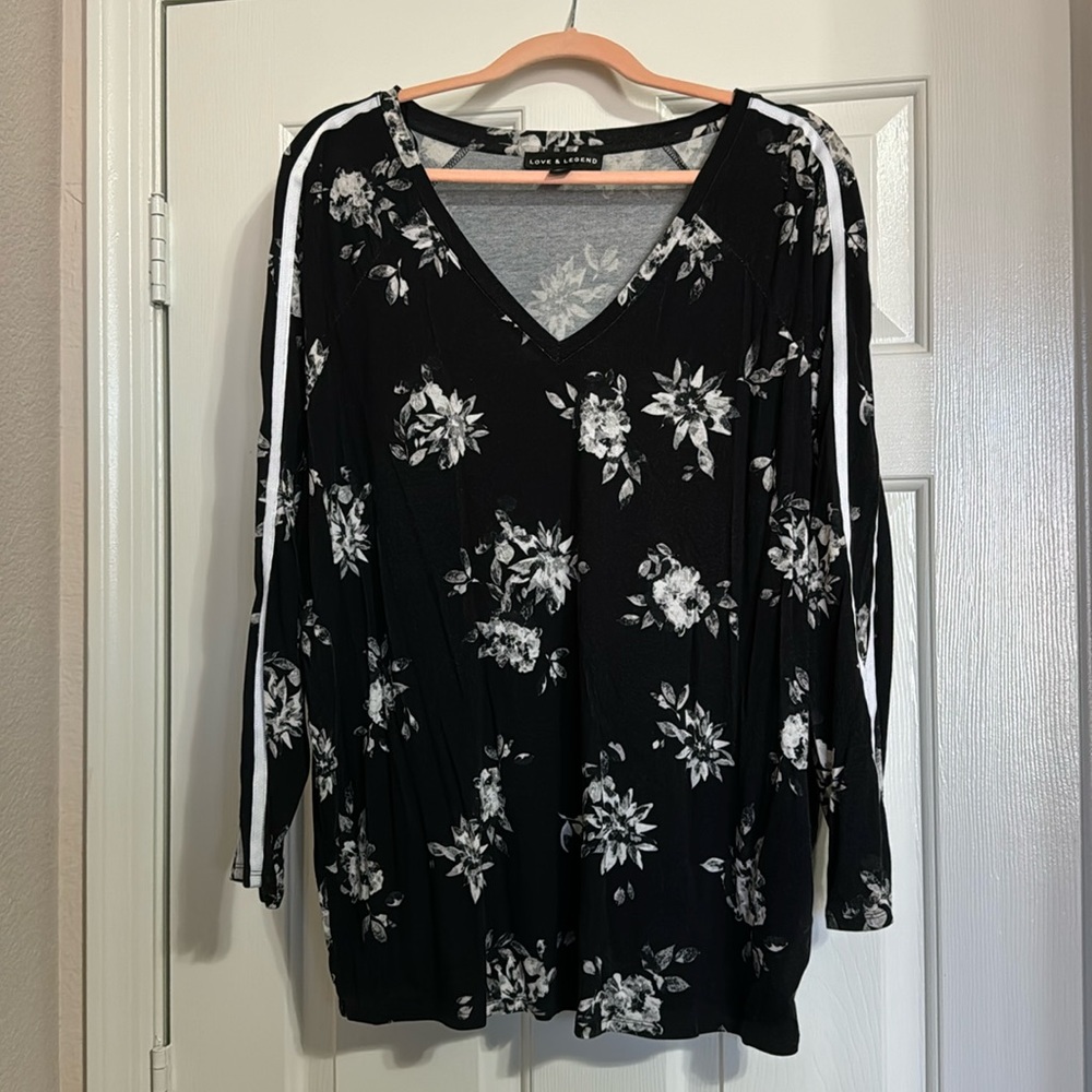 Black and White Floral Knit Top